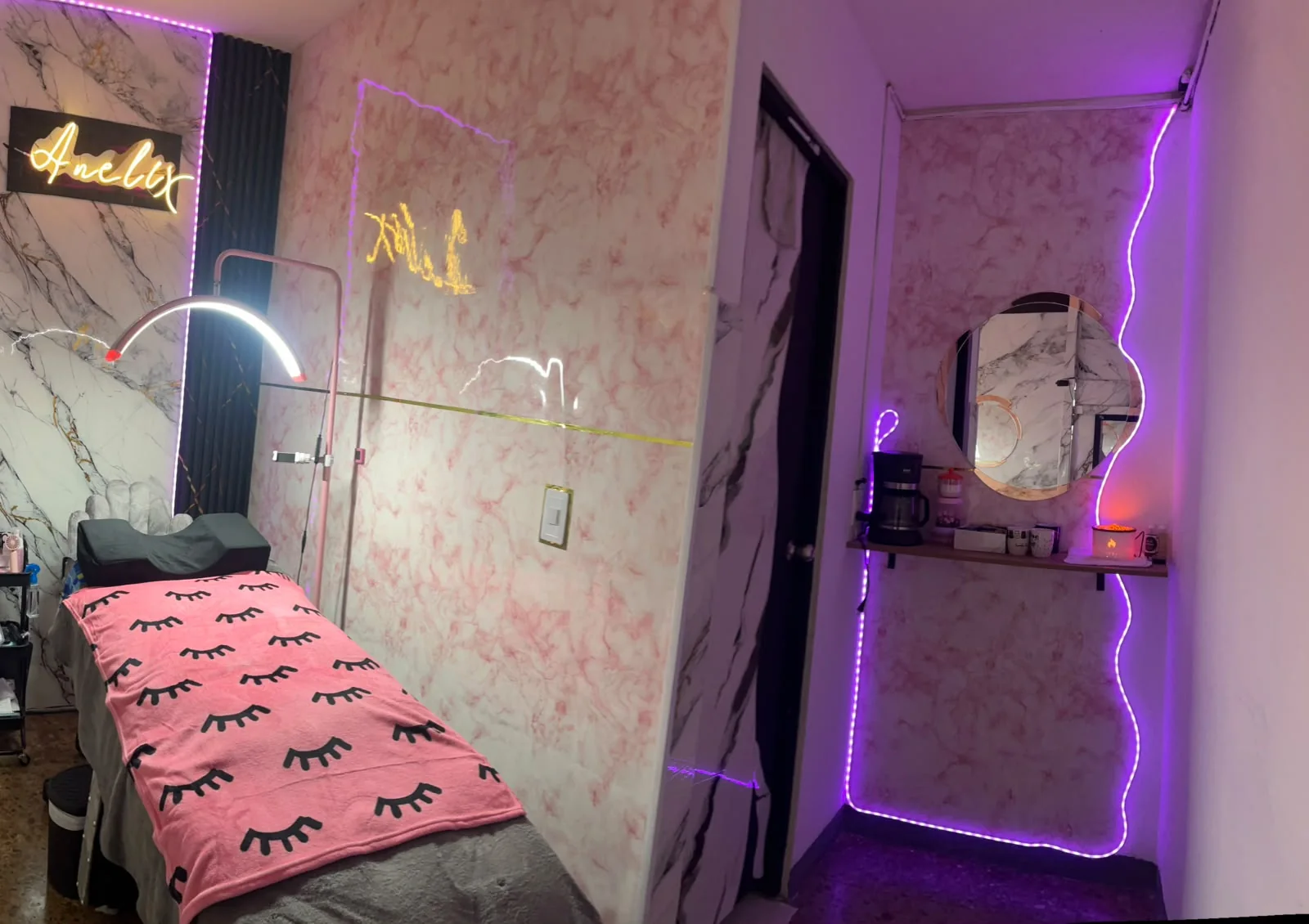 Iluminación y espejo del estudio